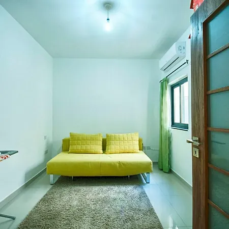 Modern 3 Bedroom Apartment