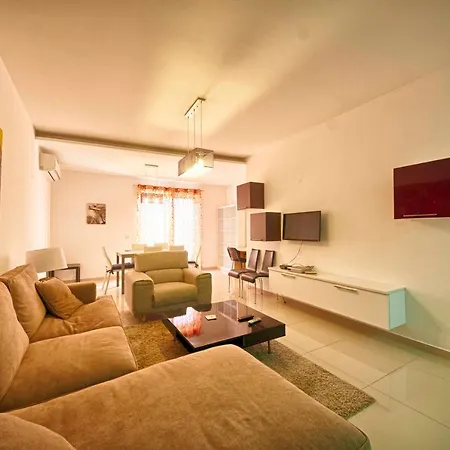 Modern 3 Bedroom Apartment