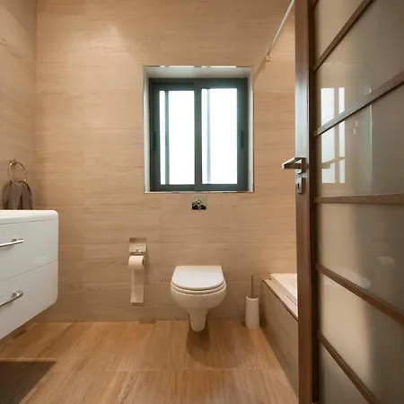Modern 3 Bedroom Apartment