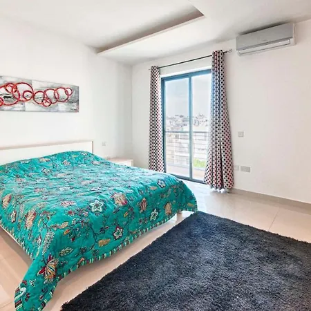 Apartment Modern 3 Bedroom Apartment Is-Swieqi