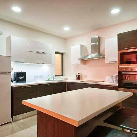 Modern 3 Bedroom Apartment Apartment